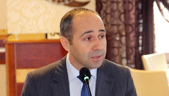 ÇORUM HALK SAĞLIĞI MÜDÜRÜ DR. AHMET BARIŞ, RADON GAZININ SİGARADAN SONRA AKCİĞER KANSERİNE NEDEN OLAN EN ÖNEMLİ ETKENLERDEN BİRİSİ OLDUĞUNU SÖYLEDİ. (M. MUTTALİP YALÇIN/ÇORUM-İHA)