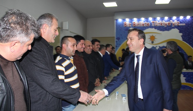 AK PARTİ ÇORUM MİLLETVEKİLİ AHMET SAMİ CEYLAN PARTİSİNİN MERKEZİLÇE BAŞKANLIĞI TARAFINDAN DÜZENLENEN İSTİŞARE TOPLANTISINA KATILDI (M. MUTTALİP YALÇIN/ÇORUM-İHA)