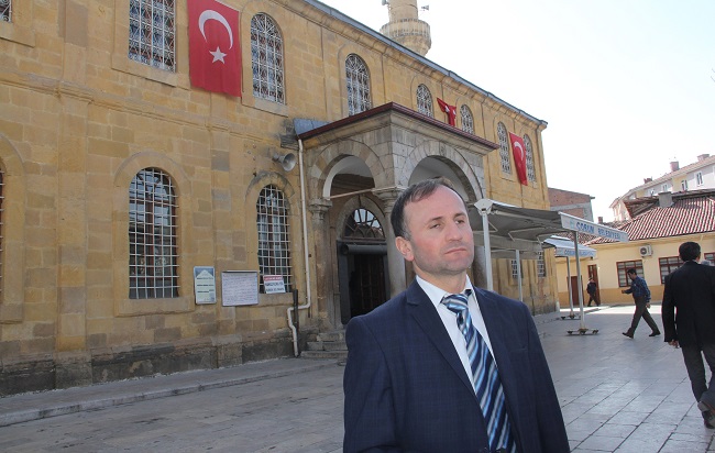 DUA ÖNCESİ GAZETECİLERE AÇIKLAMADA BULUNAN DURSUN ÇALIŞKAN, İSRAİL, HOLLANDA VE MACARİSTAN’DA HOPARLÖRLERLE EZAN OKUNMASININ YASAKLANDIĞINI SÖYLEDİ. (M. MUTTALİP YALÇIN/ÇORUM-İHA)