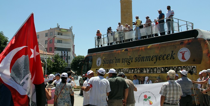1980 YILINDA YAŞANAN ÇORUM OLAYLARINDA HAYATINI KAYBEDENLER ANILDI. (BÜLENT ÖZKALELİ - M. MUTTALİP YALÇIN/ÇORUM-İHA)