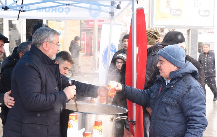 BELEDİYE’DEN SICAK ÇORBA İKRAMI