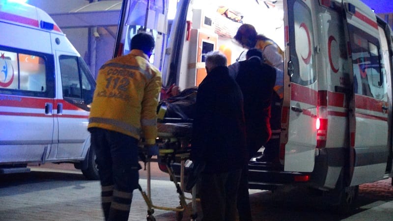 YAŞLI KADINA ÇARPIP KAÇTI