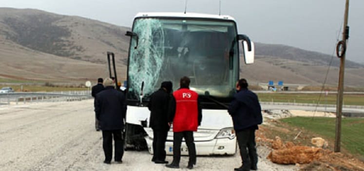 OTOBÜS KONTROLDEN ÇIKTI: 1 YARALI