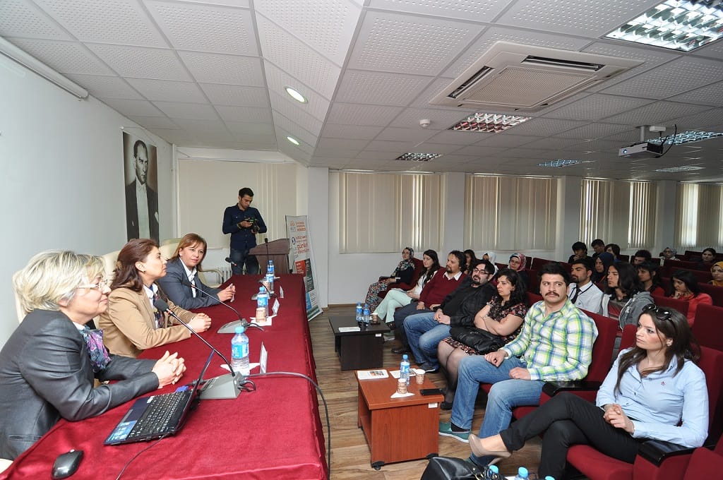 GİRİŞİMCİ KADINLAR, ÜNİVERSİTELİ GENÇLERLE BULUŞTU