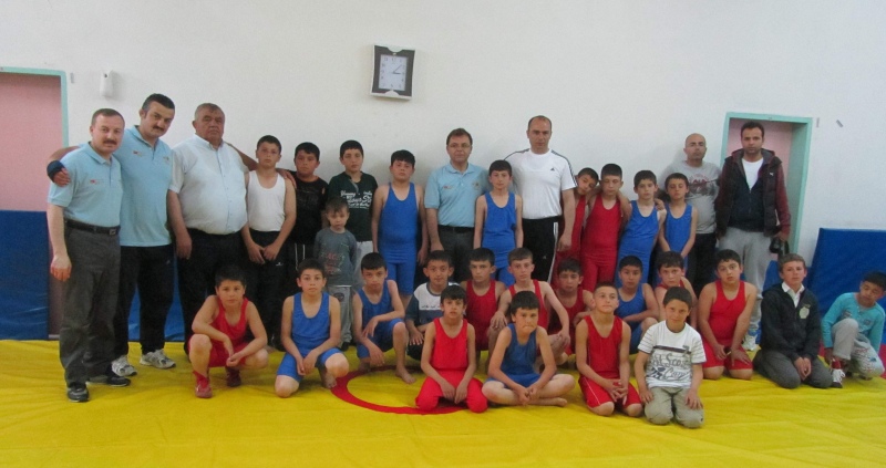 GÜREŞ SEÇMELERİ KARGI’DA YAPILDI