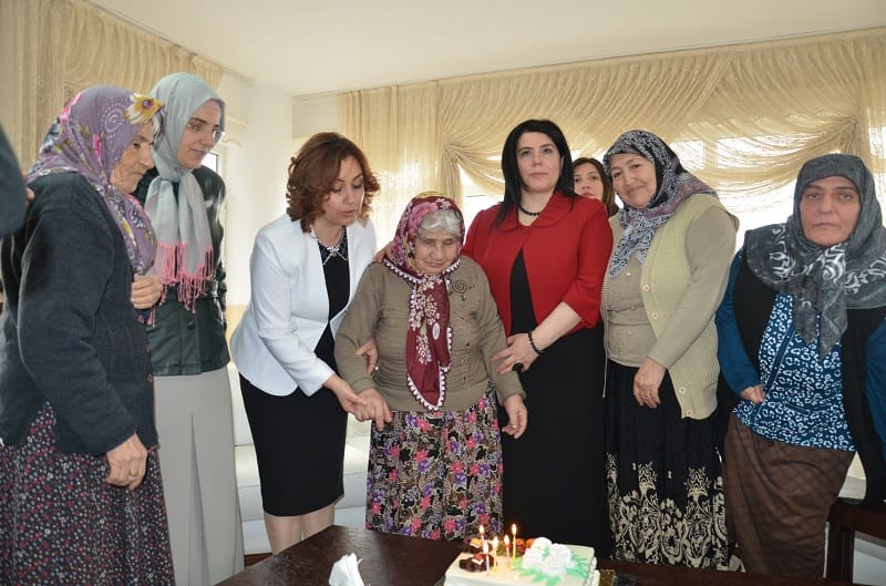 YAŞLILARI SEVİNDİREN ZİYARET