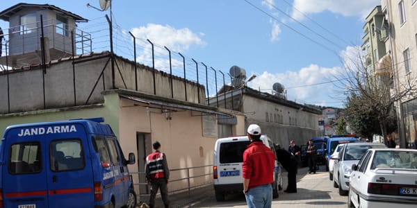 ÇORUM CEZAEVİNDE İSYAN ÇIKTI