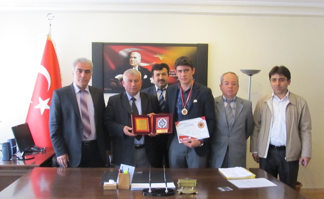 ŞAMPİYON ALTINLA ÖDÜLLENDİRİLDİ