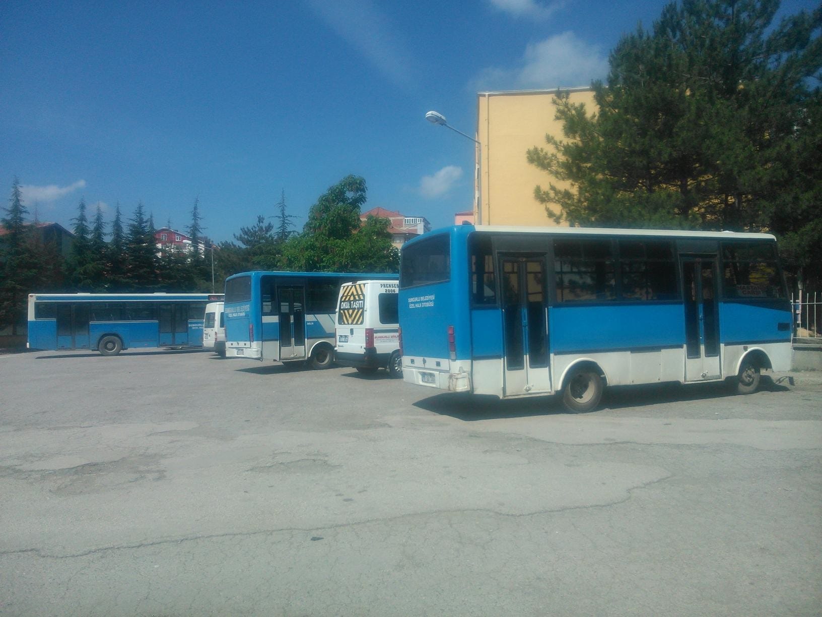 AKÜ HIRSIZLARI YAKALANDI