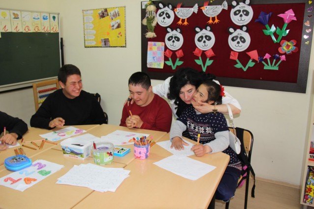 GÖNÜL ELÇİLERİ ÖZEL EĞİTİM MERKEZLERİNİ ZİYARET ETTİ