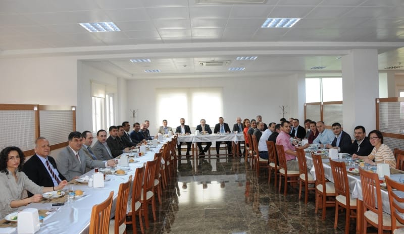 REKTÖR, MÜHENDİSLİK ÖĞRETİM ÜYELERİ BİR ARAYA GELDİ