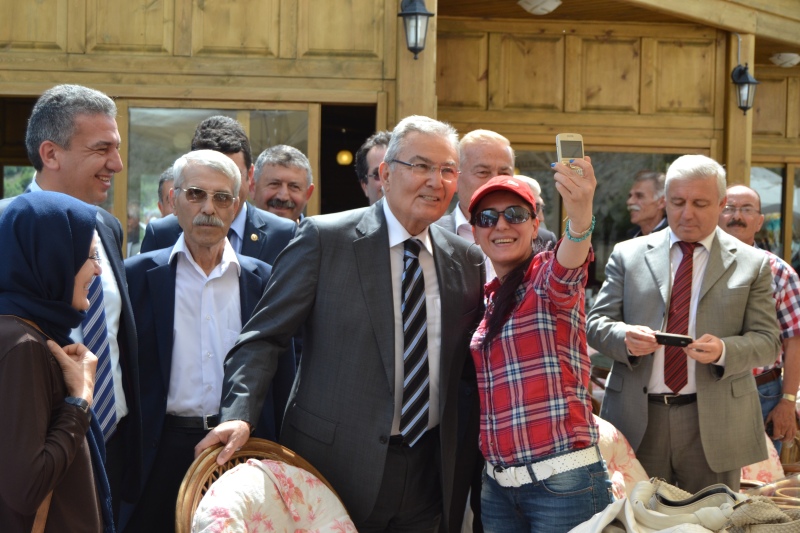 DENİZ BAYKAL’A ÇORUM’DA BÜYÜK İLGİ