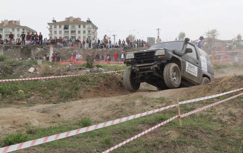ÇORUM’DA OFF-ROAD YARIŞLARI NEFES KESTİ