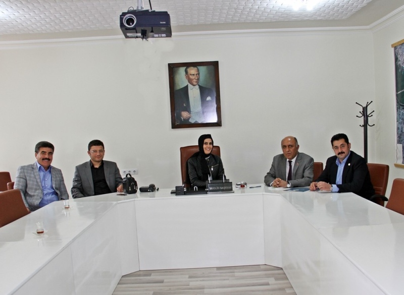 KADIN ÜYE BAŞKAN SEÇİLDİ