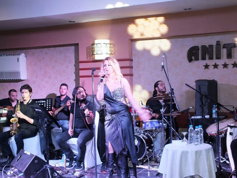 NİRAN ÜNSAL ECE İÇİN ÇORUM’A GELDİ