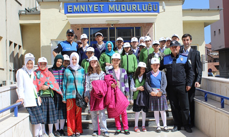 ÖĞRENCİLER EMNİYET MÜDÜRLÜĞÜNÜ GEZDİ