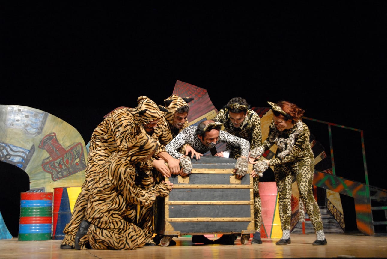 ÇOCUKLAR ‘SOKAK KEDİLERİ’ OYUNUNU BEĞENDİ