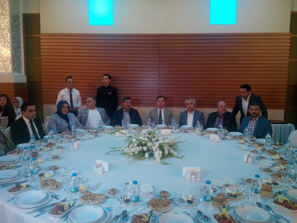 AK PARTİ’NİN İFTARINA YOĞUN İLGİ