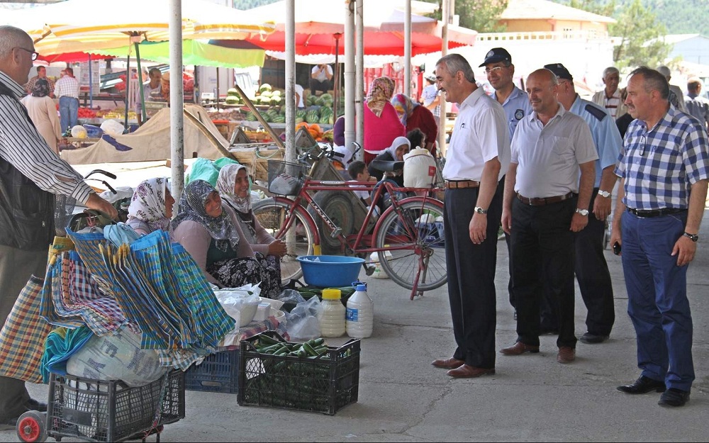 BELEDİYE BAŞKANINDAN PAZAR DENETİMİ