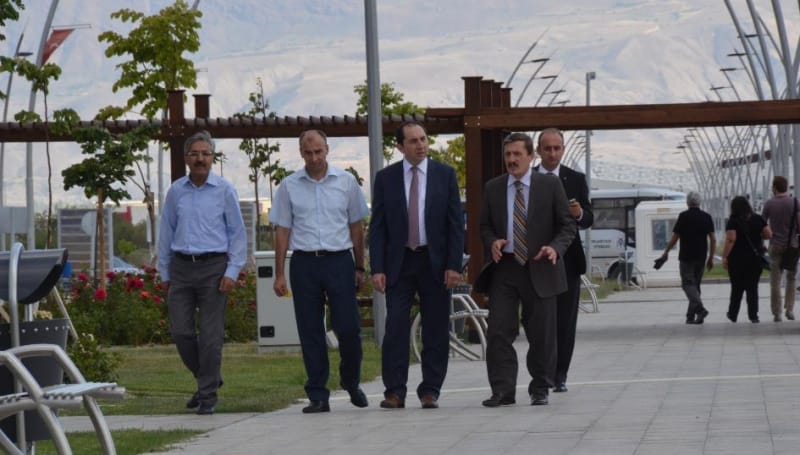 ÇORUMLU REKTÖRDEN 3 ÜNİVERSİTEYE SÜRPRİZ ZİYARET