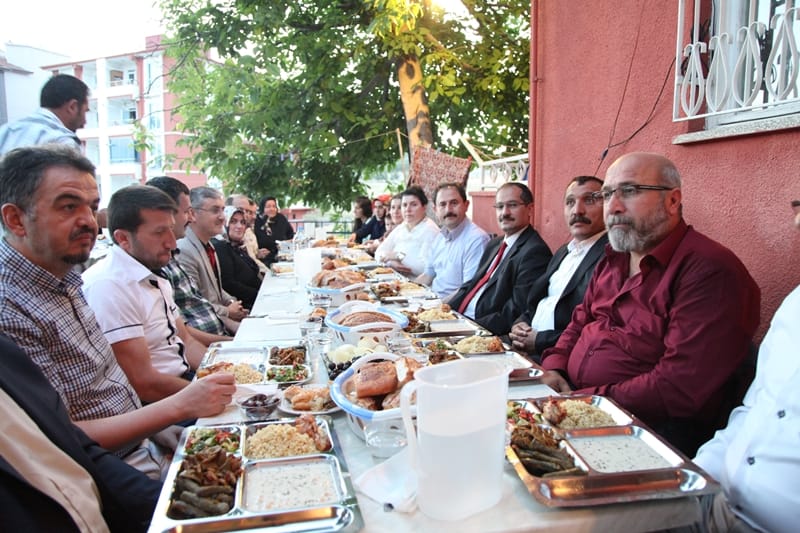 VALİ, SULTAN ANA DERNEĞİ İFTARINA KATILDI