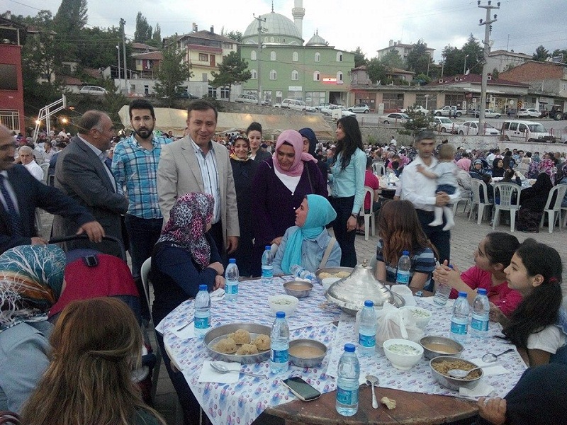 BAYAT BELEDİYESİ İFTAR VERDİ