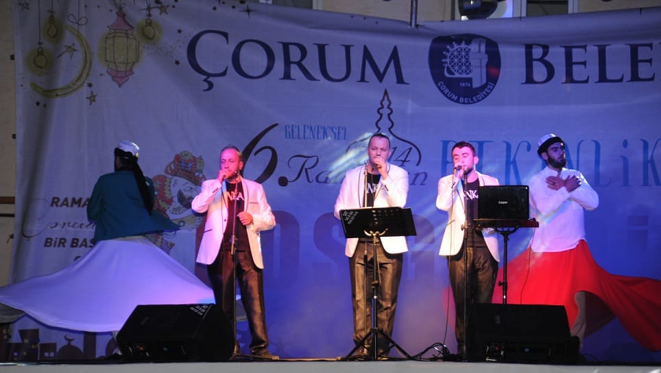 RAMAZAN SOKAĞINDA İLAHİ GRUBU VARDI