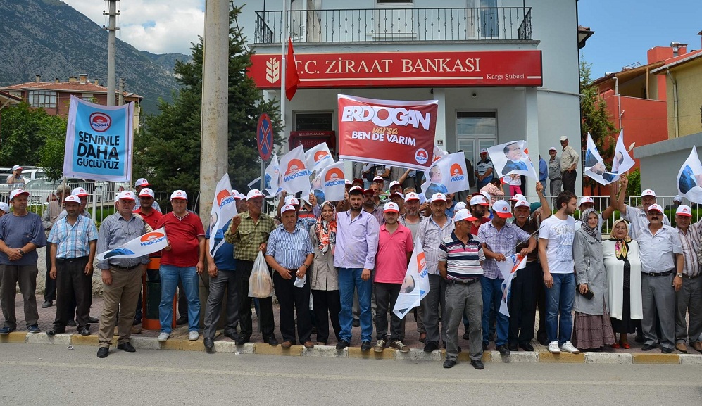 BANKA ÖNÜNDE ERDOĞAN KUYRUĞU