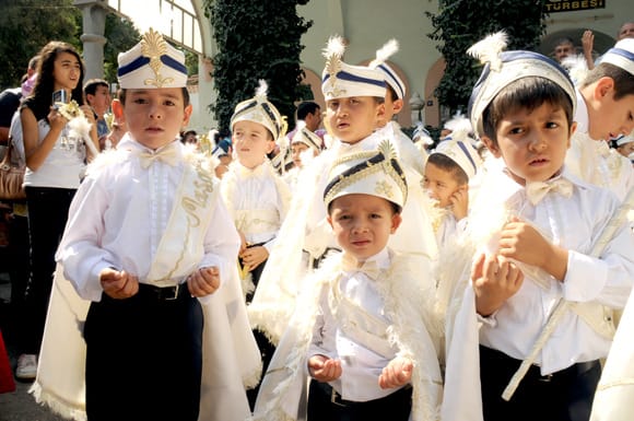 500 ÇOCUĞA ÜCRETSİZ SÜNNET