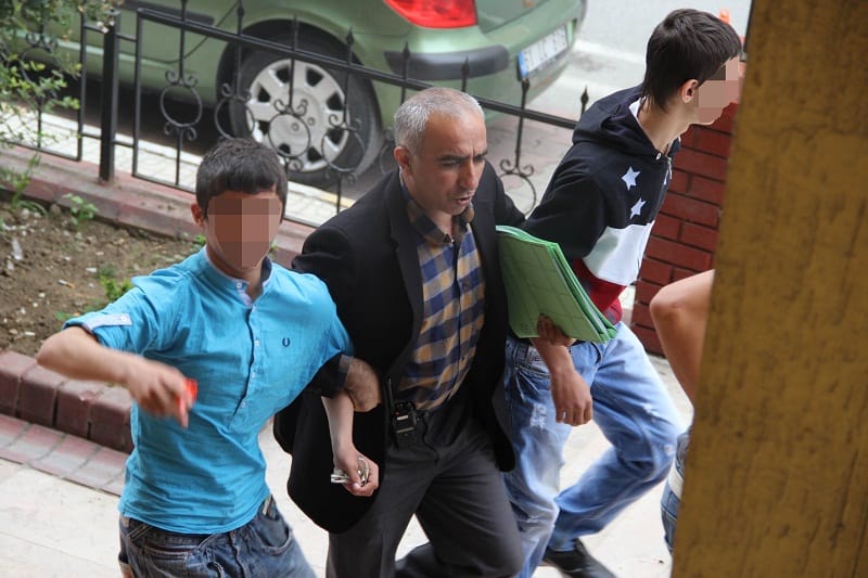 14 YAŞINDAKİ ÇOCUK İŞYERİ SOYDU