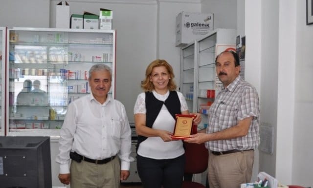 18 YILLIK ECZACIYA BÜYÜK VEFA