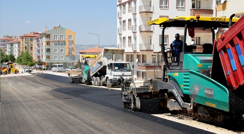 ÇORUM’DA ASFALTLAMA TAM GAZ SÜRÜYOR
