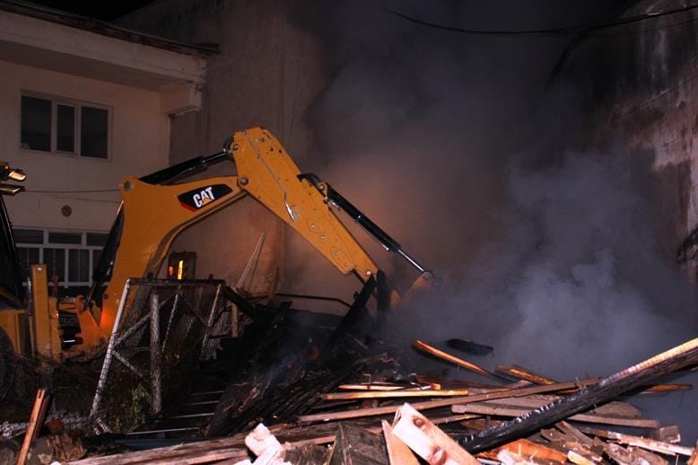 ODUNLUKTA ÇIKAN YANGIN KORKUTTU