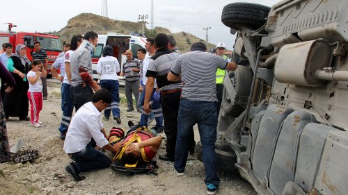 PANELVAN YOLDAN ÇIKTI: 12 YARALI