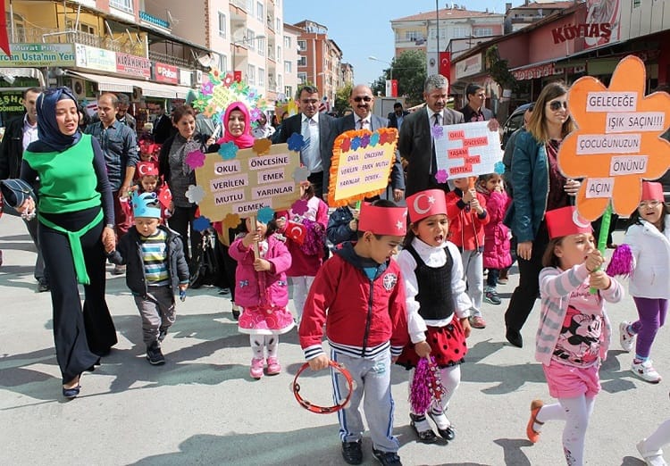 OKUL ÖNCESİNE DİKKAT ÇEKMEK İSTEDİLER