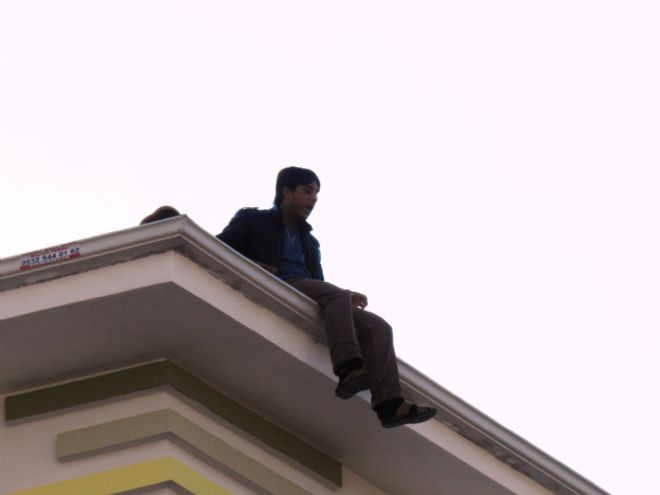 İLAÇ ALAMAYAN BABA İNTİHARA KALKIŞTI