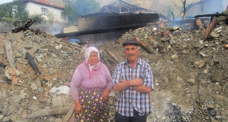 HAYVANLAR YANARAK TELEF OLDU