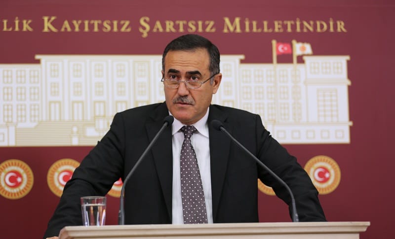CHP’Yİ SUÇLADI MHP’YE GÖZ KIRPTI