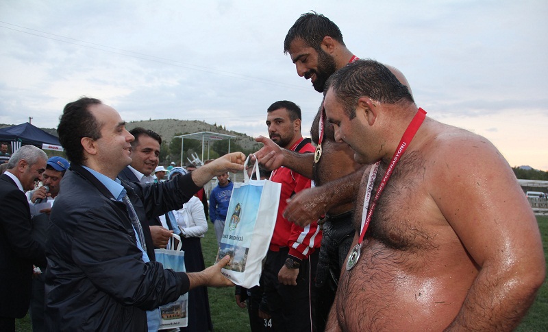 BAŞPEHLİVAN ÜNAL KARAMAN OLDU