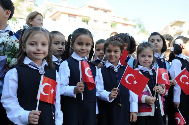 VELİLERİ OKUL TELAŞI SARDI