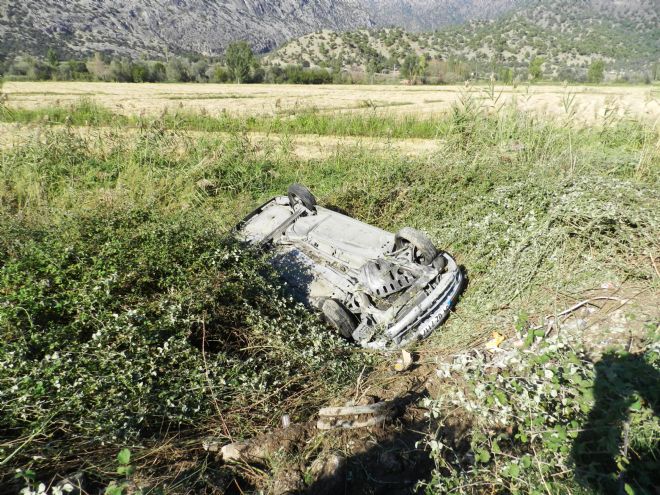 OTOMOBİL TAKLA ATTI; 5 YARALI