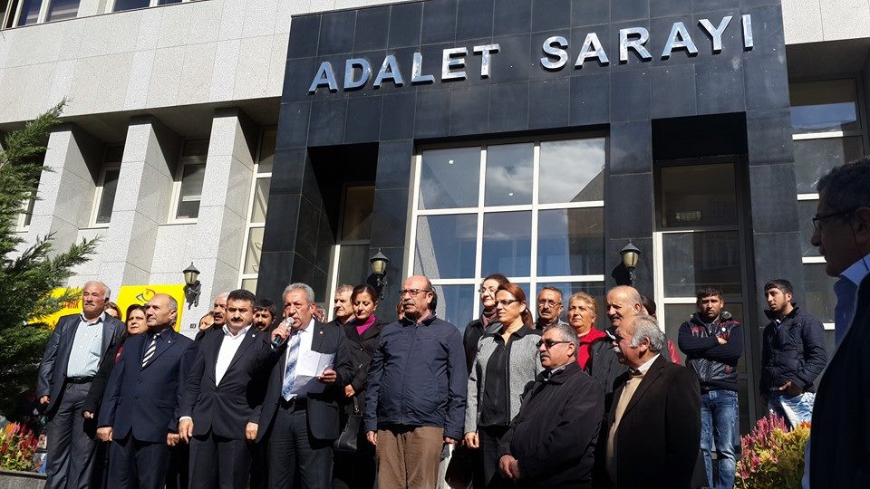 CHP’DEN ADLİYEYE SİYAH ÇELENK