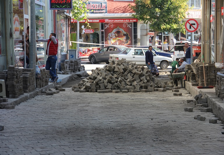OSMANCIK CADDELERİNE PARKE TAŞI