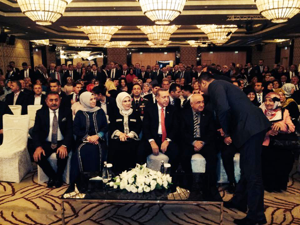 AGAH KAFKAS KIZINI EVLENDİRDİ