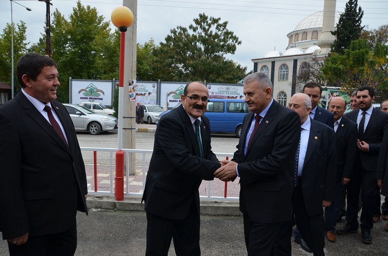 MİLLETTEN BAŞKASI VIZ GELİR, TIRIS GİDER