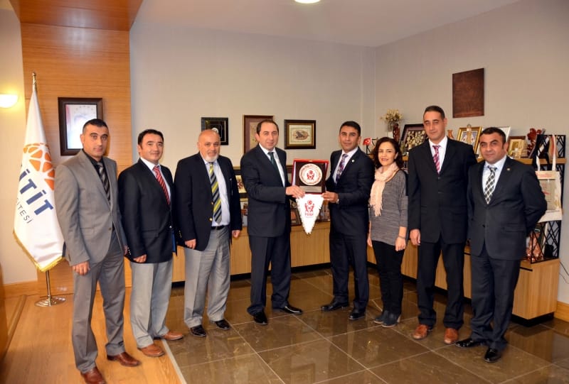 AYGÜN’DEN REKTÖR ALKAN’A TEŞEKKÜR PLAKETİ