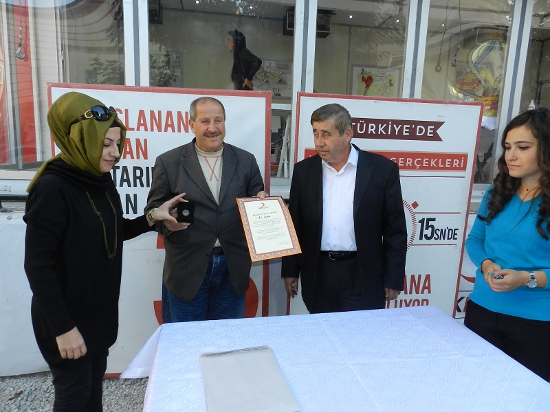 EN ÇOK KAN VERENLER ÖDÜLLENDİRİLDİ