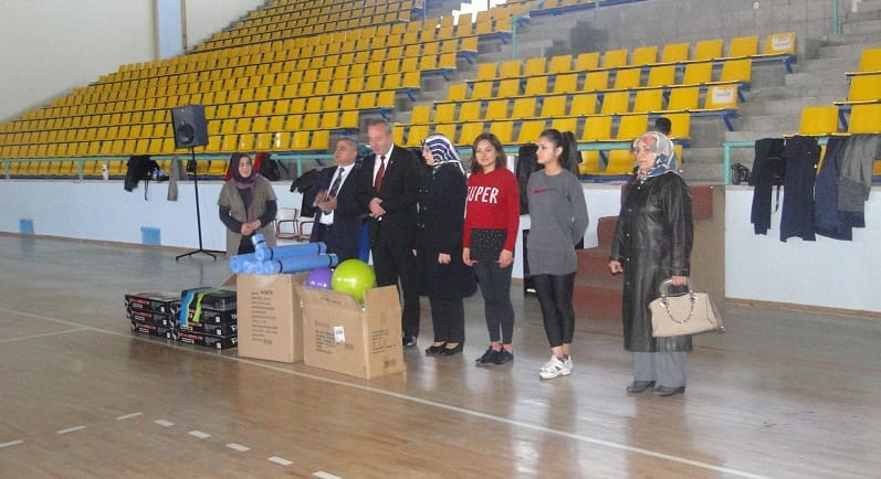 MHP’Lİ BAŞKAN KENDİNİ ÖVE ÖVE BİTİREMEDİ