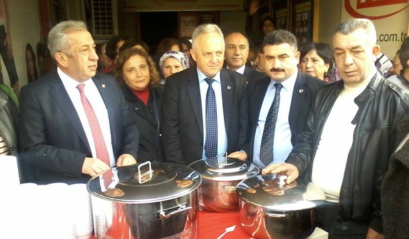 CHP ÇORUM’DA AŞURE DAĞITTI