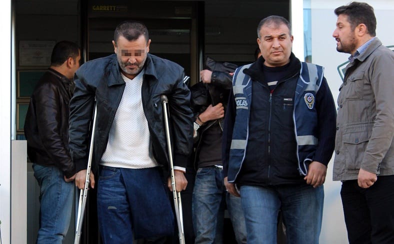 TEK BACAĞIYLA KADINLARA FUHUŞ YAPTIRDI